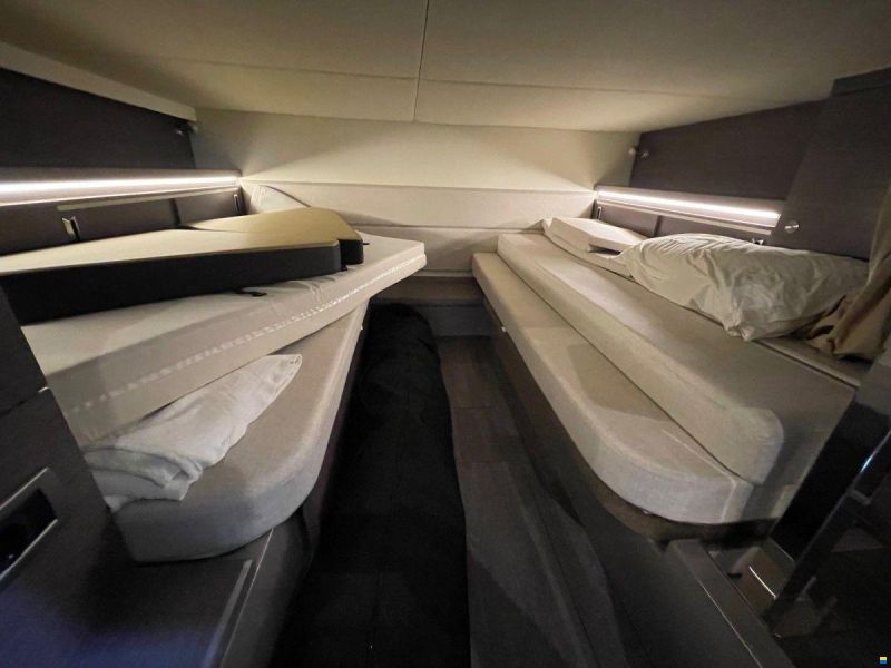 Sea Ray 320 Coupe Sundancer