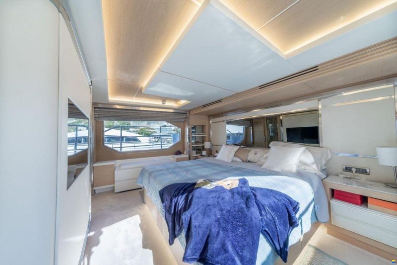 Benetti Delfino 93