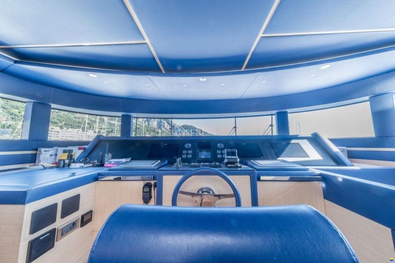 Benetti Delfino 93