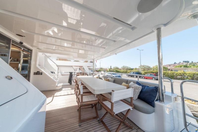 Benetti Delfino 93