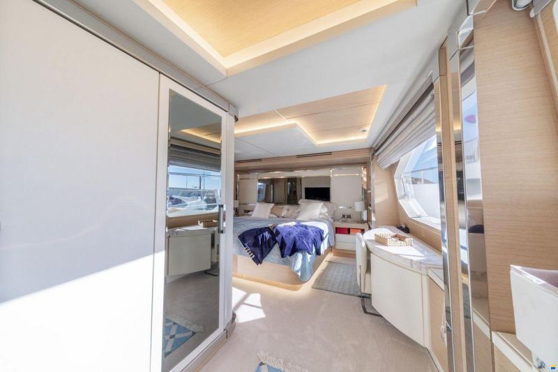 Benetti Delfino 93
