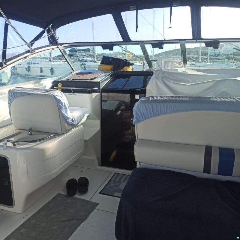 Sea Ray 350 Express Cruiser