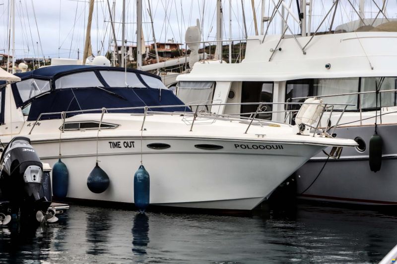 Sea Ray 350 Express Cruiser