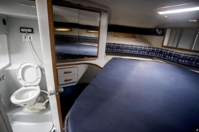 Sea Ray 350 Express Cruiser