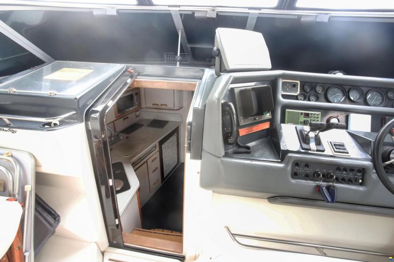Sea Ray 350 Express Cruiser