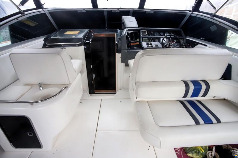 Sea Ray 350 Express Cruiser