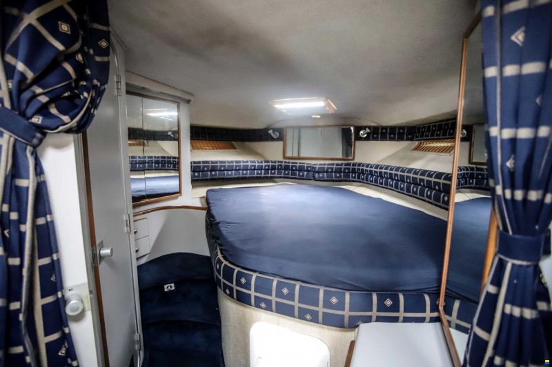 Sea Ray 350 Express Cruiser