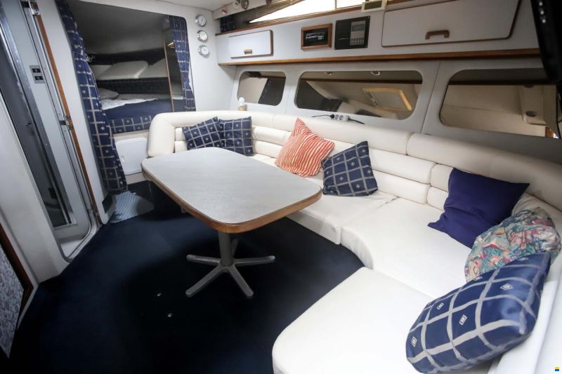Sea Ray 350 Express Cruiser