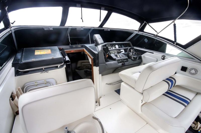 Sea Ray 350 Express Cruiser