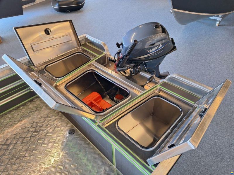 Kerman M428 visboot