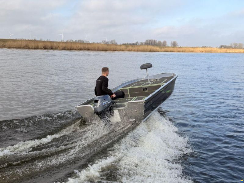 Kerman M428 visboot
