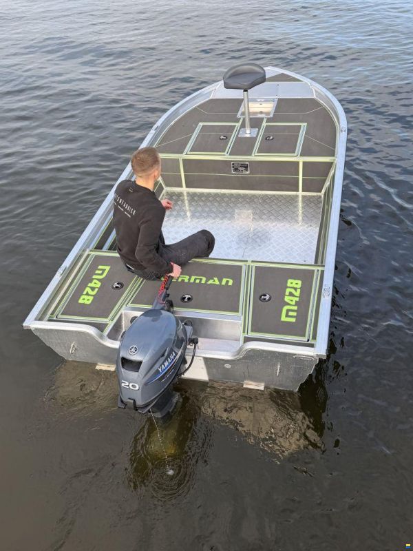 Kerman M428 visboot
