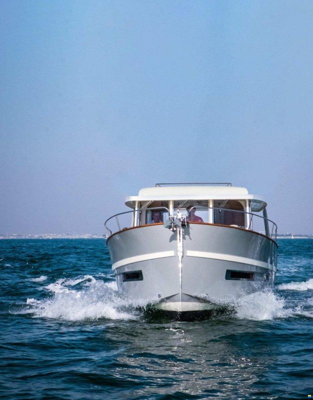 Rhéa 34 Trawler Fly Sedan