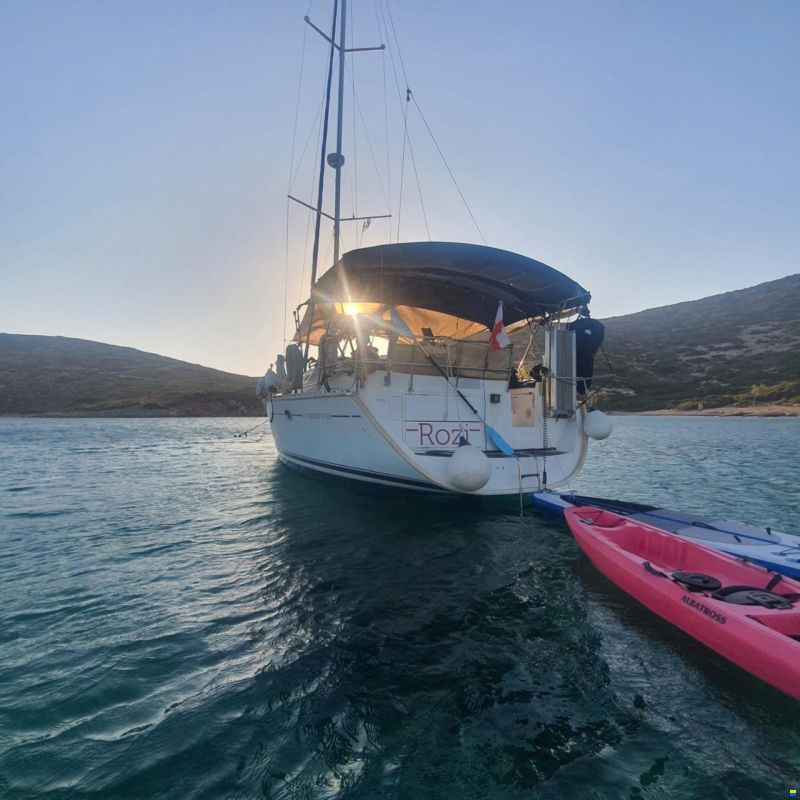 Jeanneau 43 Deck Salon