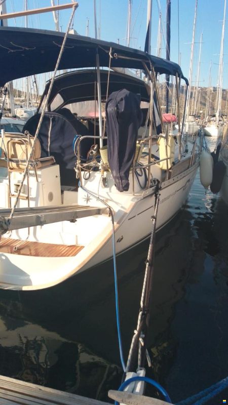 Jeanneau 43 Deck Salon