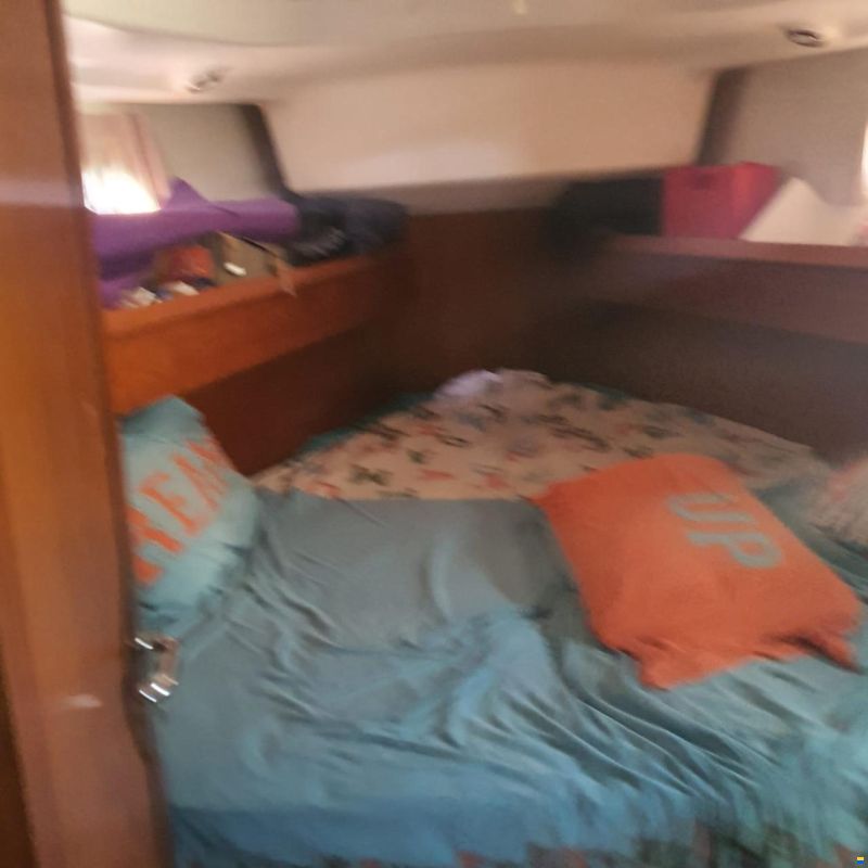 Jeanneau 43 Deck Salon