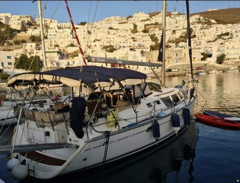 Jeanneau 43 Deck Salon