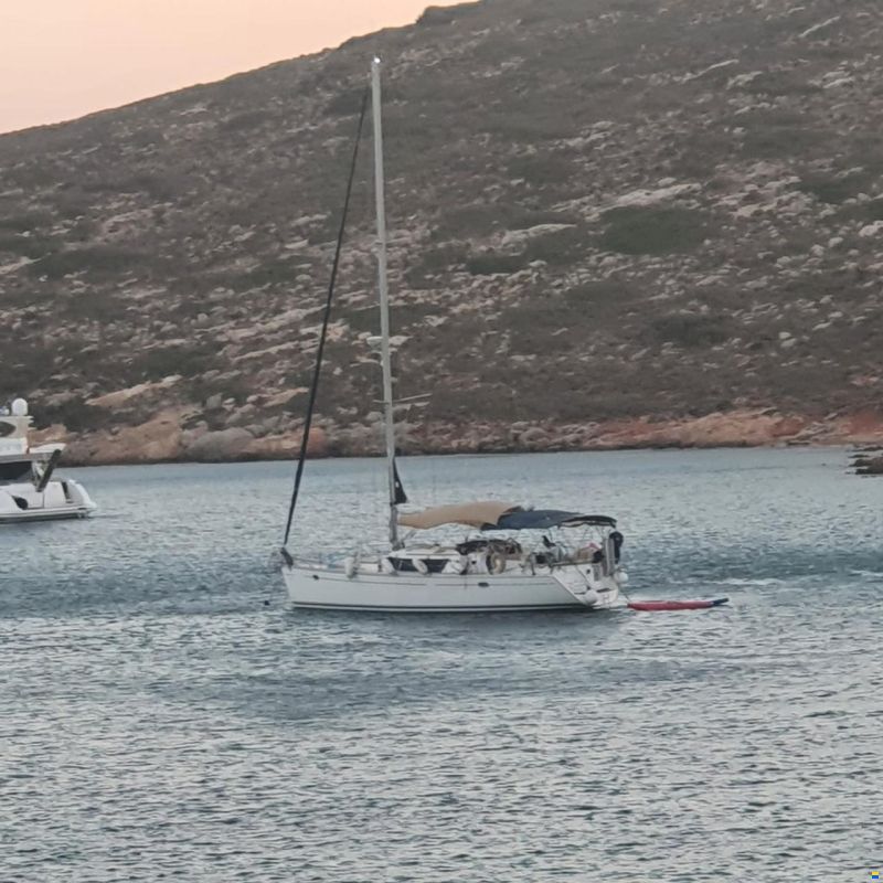 Jeanneau 43 Deck Salon
