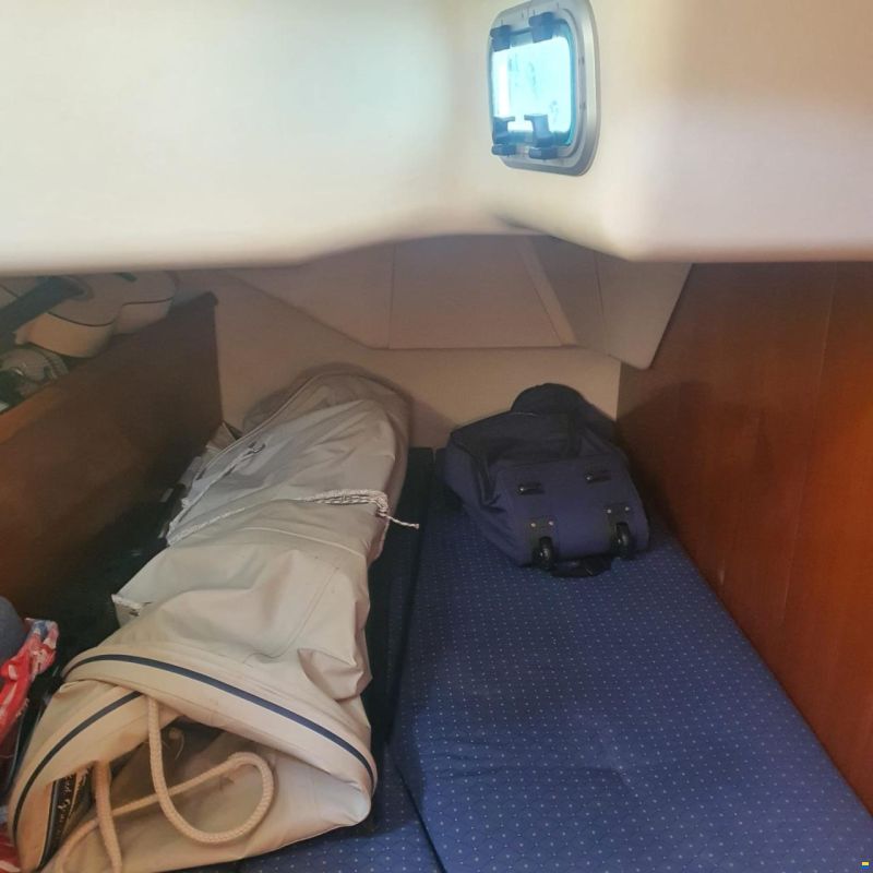 Jeanneau 43 Deck Salon