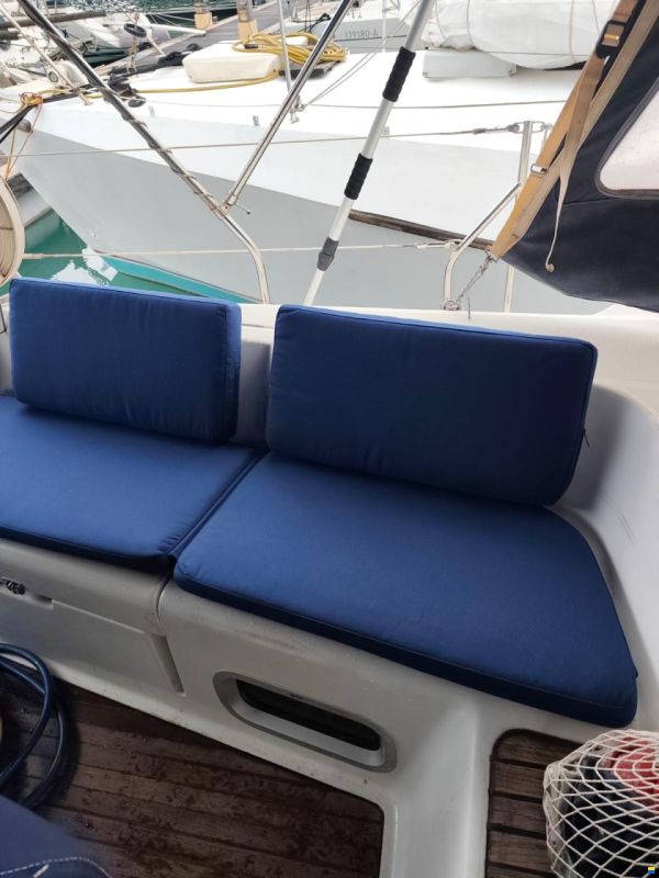 Jeanneau 43 Deck Salon