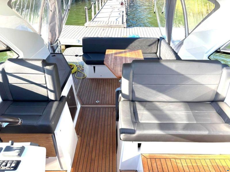 Sealine S330