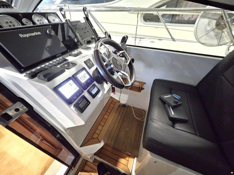 Sealine S330