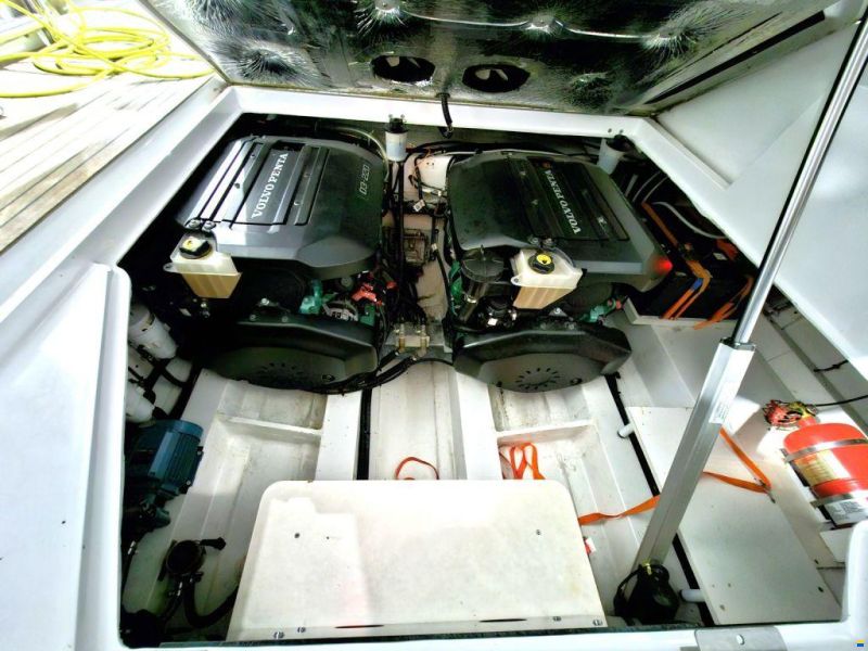 Sealine S330