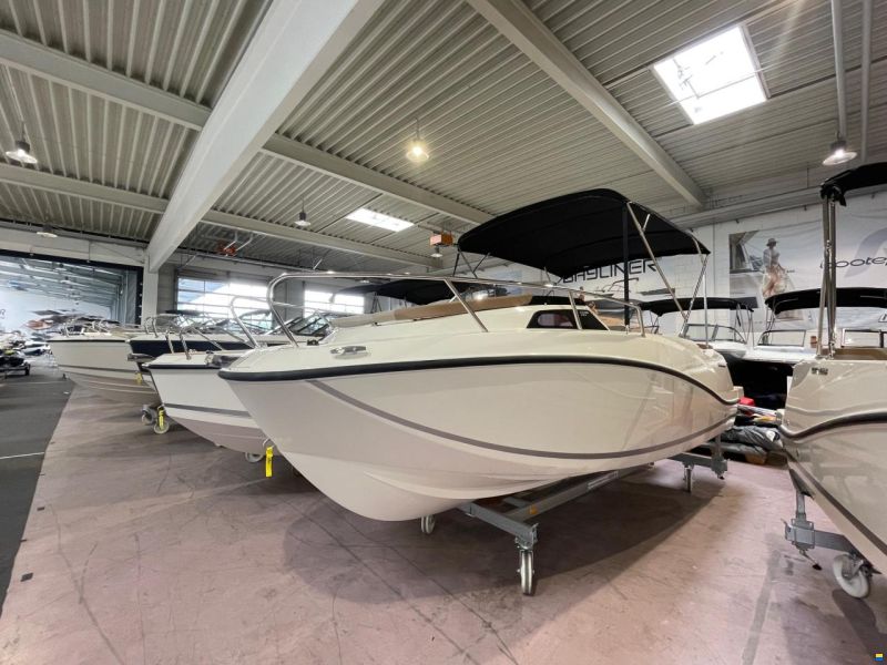 Quicksilver Activ 555 Cabin