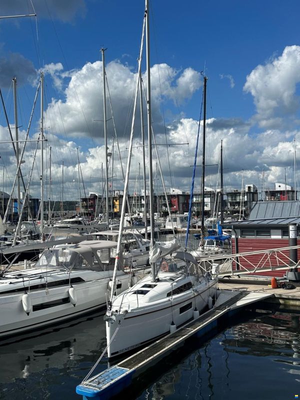 Beneteau Oceanis 30.1