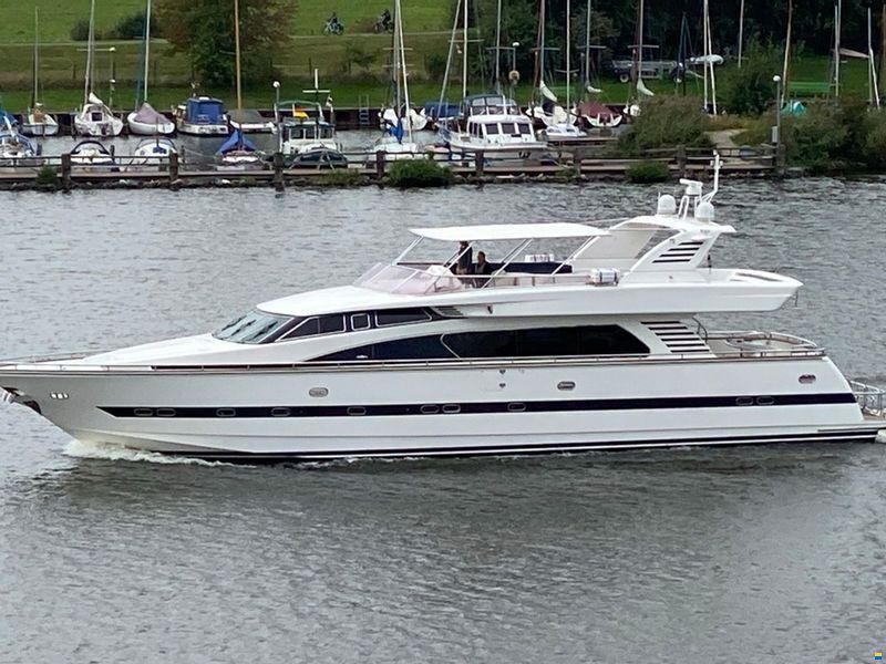 Elegance Yachts 82S