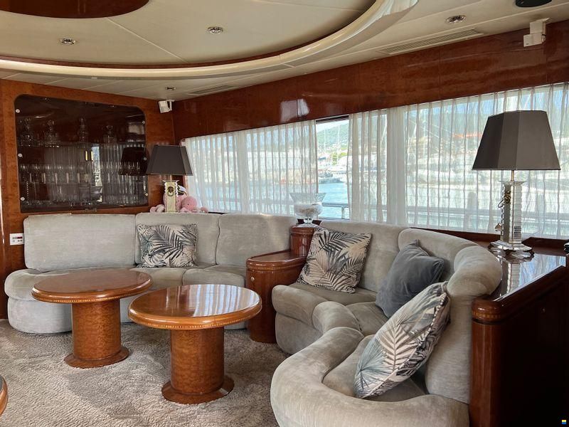 Elegance Yachts 82S