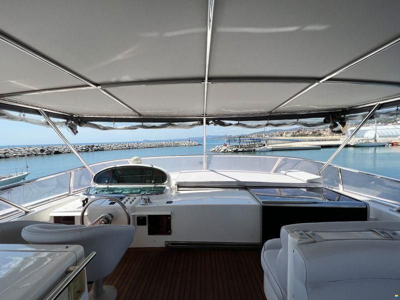 Elegance Yachts 82S