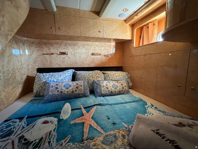 Elegance Yachts 82S