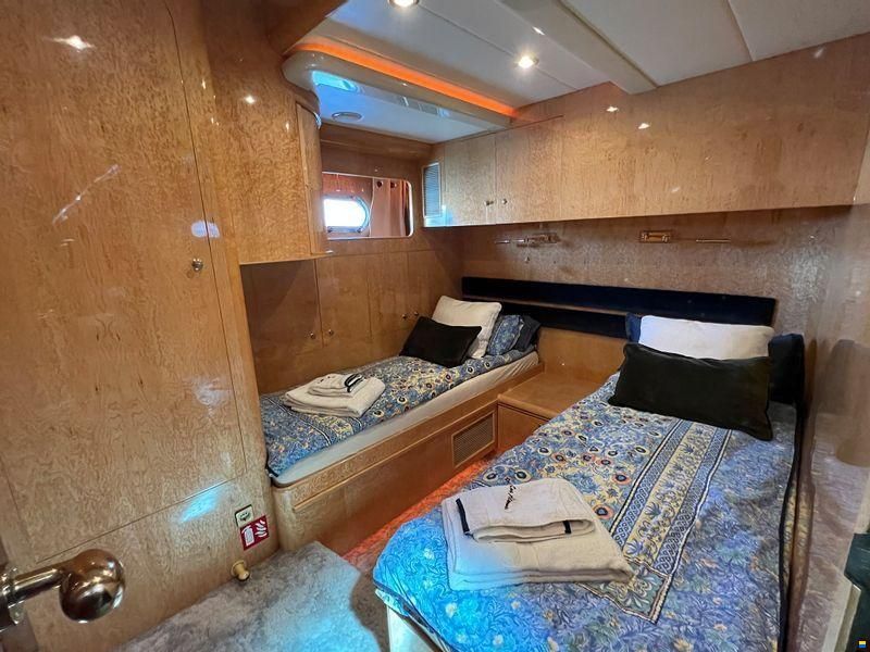 Elegance Yachts 82S