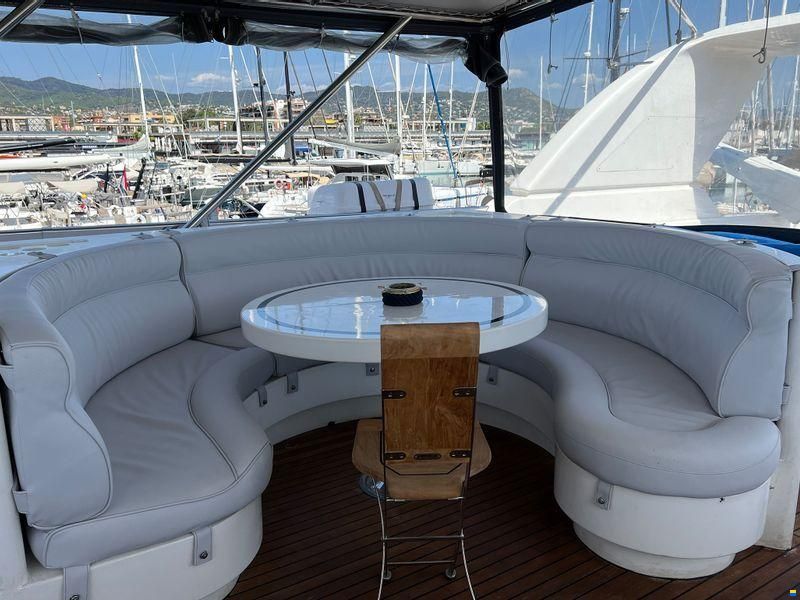 Elegance Yachts 82S