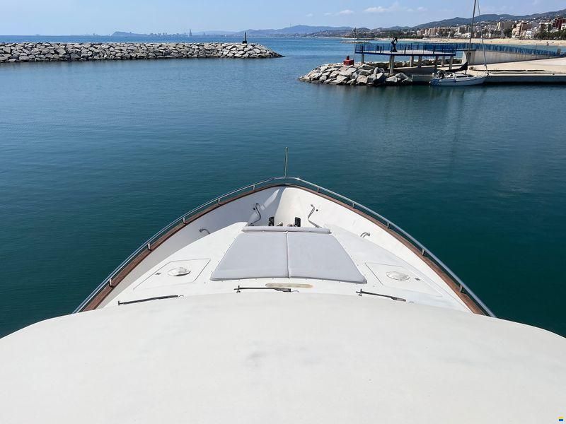 Elegance Yachts 82S
