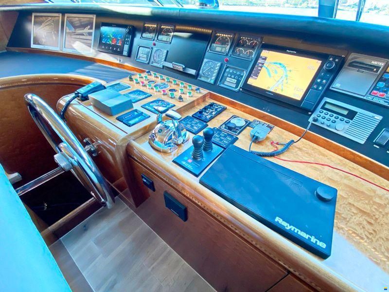 Elegance Yachts 82S