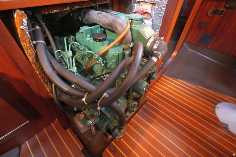 Sweden Yachts 370