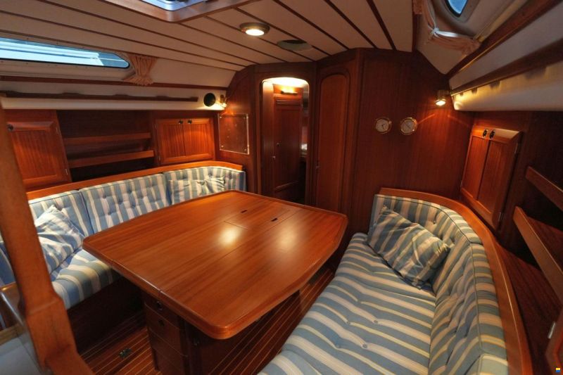 Sweden Yachts 370