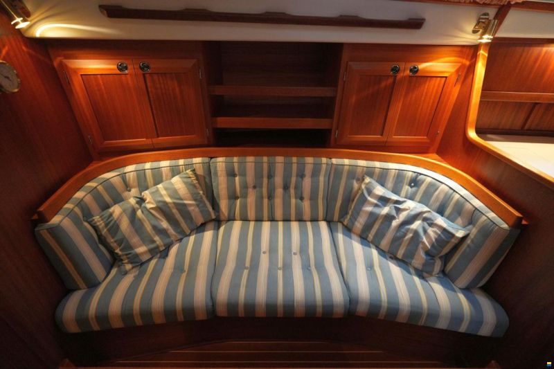 Sweden Yachts 370