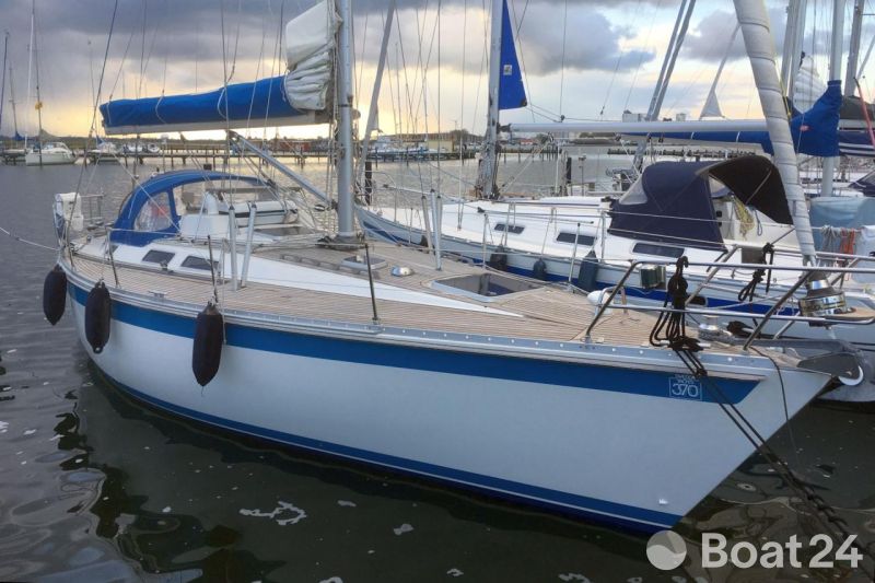 Sweden Yachts 370
