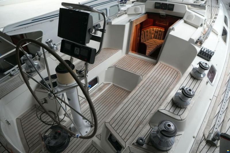 Sweden Yachts 370