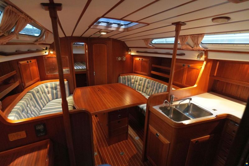 Sweden Yachts 370