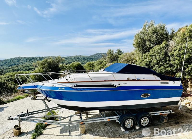 Regal 233 XL Ambassador – V8 MerCruiser