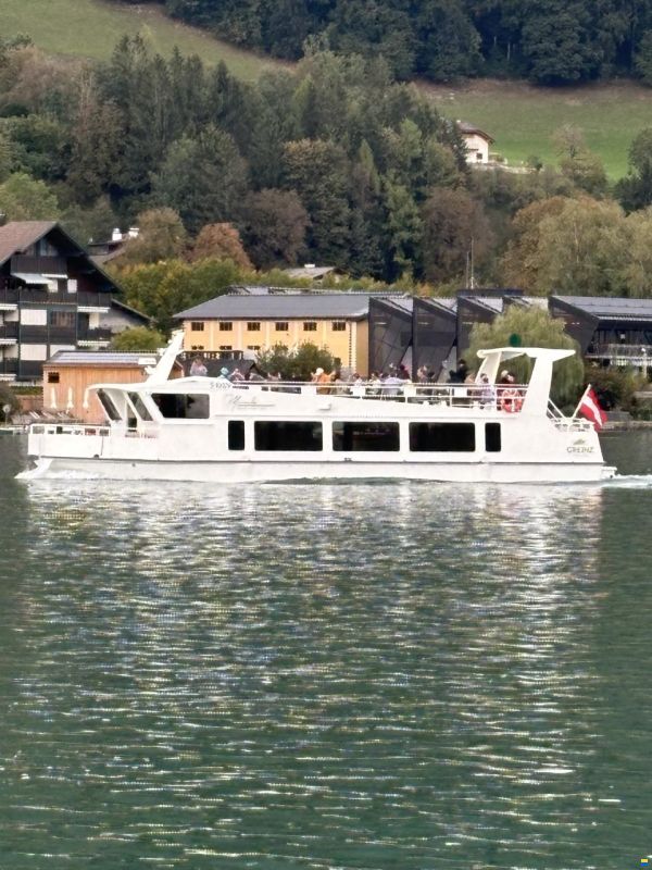 Fahrgastschiff