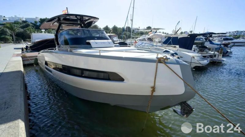 Invictus 320 GT