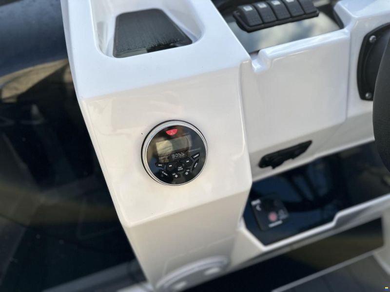 Karnic CS700 S Cabin Cruiser