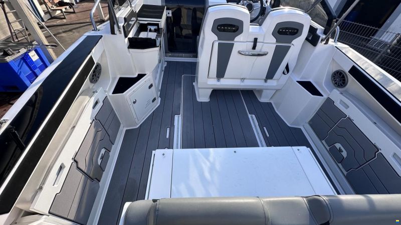 Karnic CS700 S Cabin Cruiser