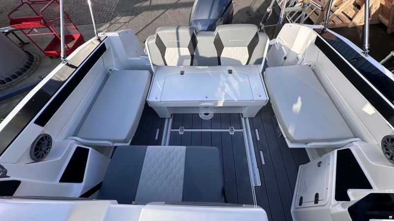 Karnic CS700 S Cabin Cruiser