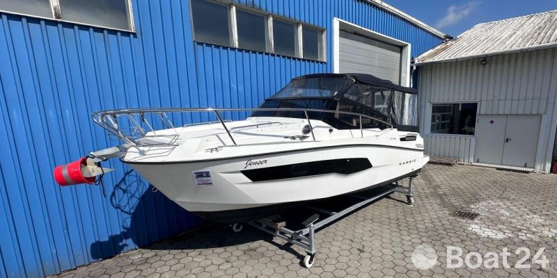 Karnic CS700 S Cabin Cruiser